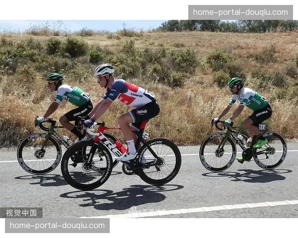 环卢旺达自行车赛首日发生严重事故：工作车失控撞入人群致2死6伤