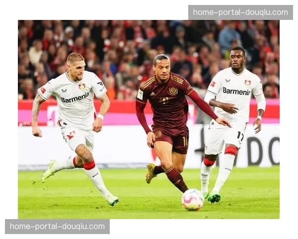 官方：曼城vs拜仁比赛因场内出现烟雾暂时中断