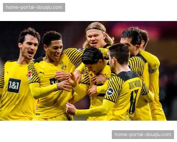 多特蒙德2-2战平奥格斯堡，防守漏洞与进攻乏力再次暴露球队稳定性问题