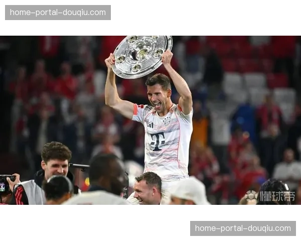 官方：前德国国脚戈雷茨卡与拜仁慕尼黑完成续约，新合同至2028年