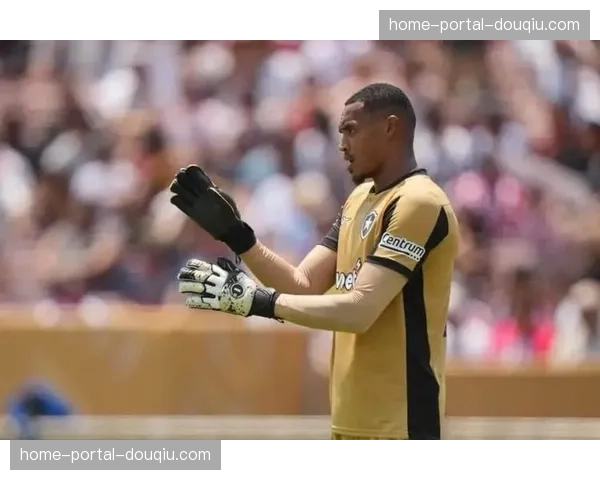 罗马诺:多家英超球队有意引进佛罗伦萨后卫,因其擅长执行混合防守指令 罗马诺:多家英超球队有意引进佛罗伦萨后卫,因其擅长执行混合防守指令