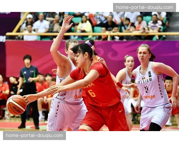WNBA球员走进校园，推动女子篮球青少年发展
